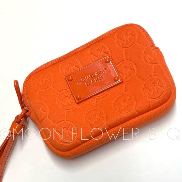 Michael Kors Print Neoprene Small Wristlet Wallet - Picture 5 of 11